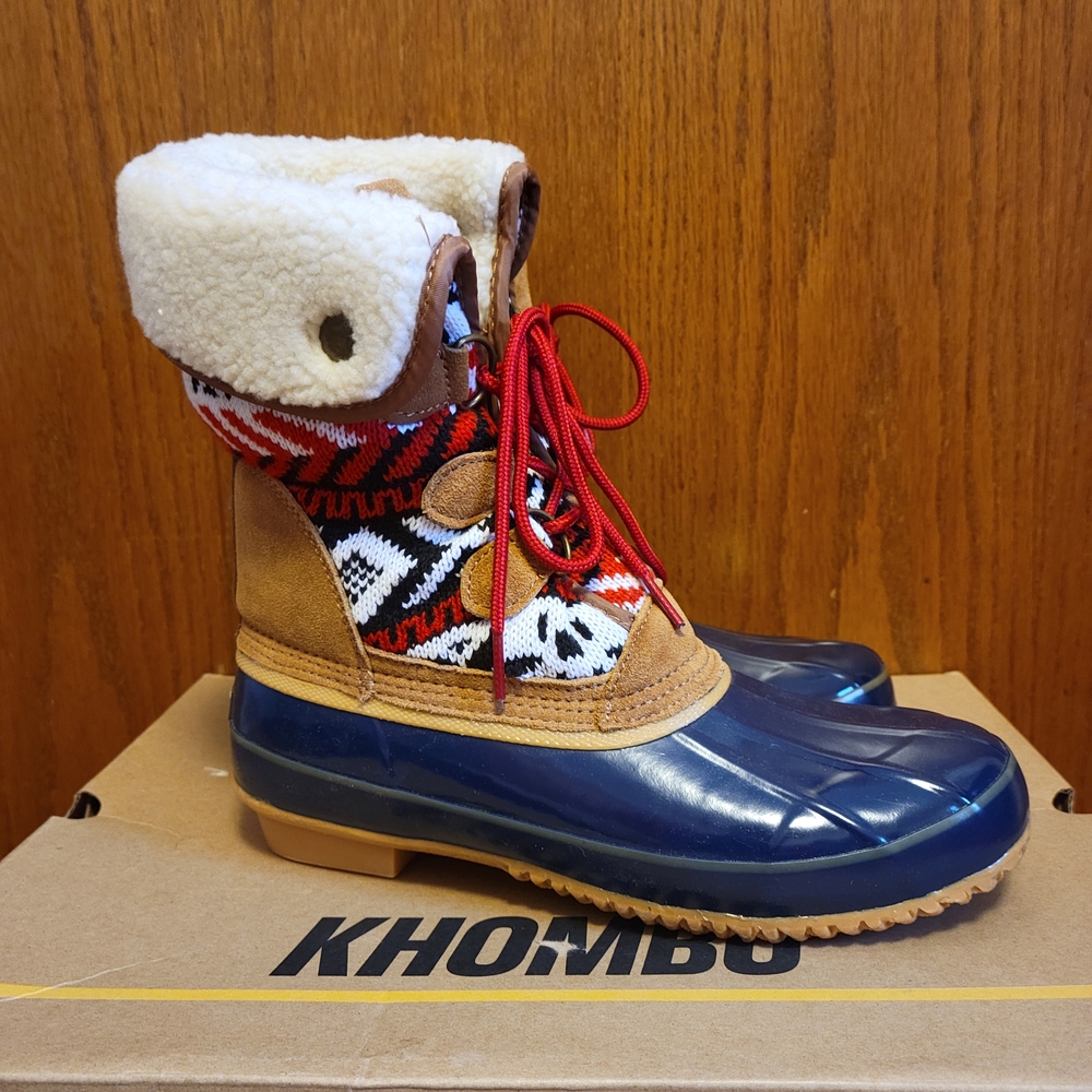 Khombu Winter Boots with Red and Blue Pattern